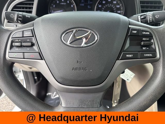 Used 2018 White Hyundai SE image 20