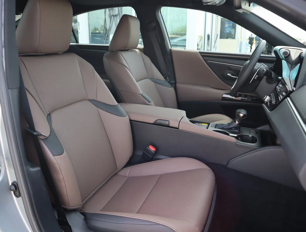 Used 2025 Silver Lexus 350 image 26