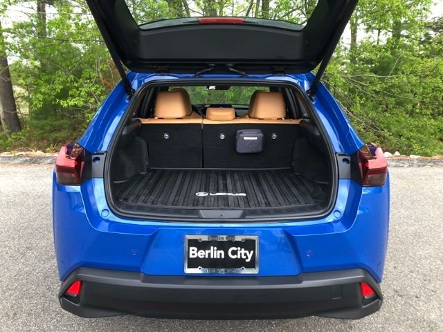 Certified Used 2025  Lexus 300h Premium image 10