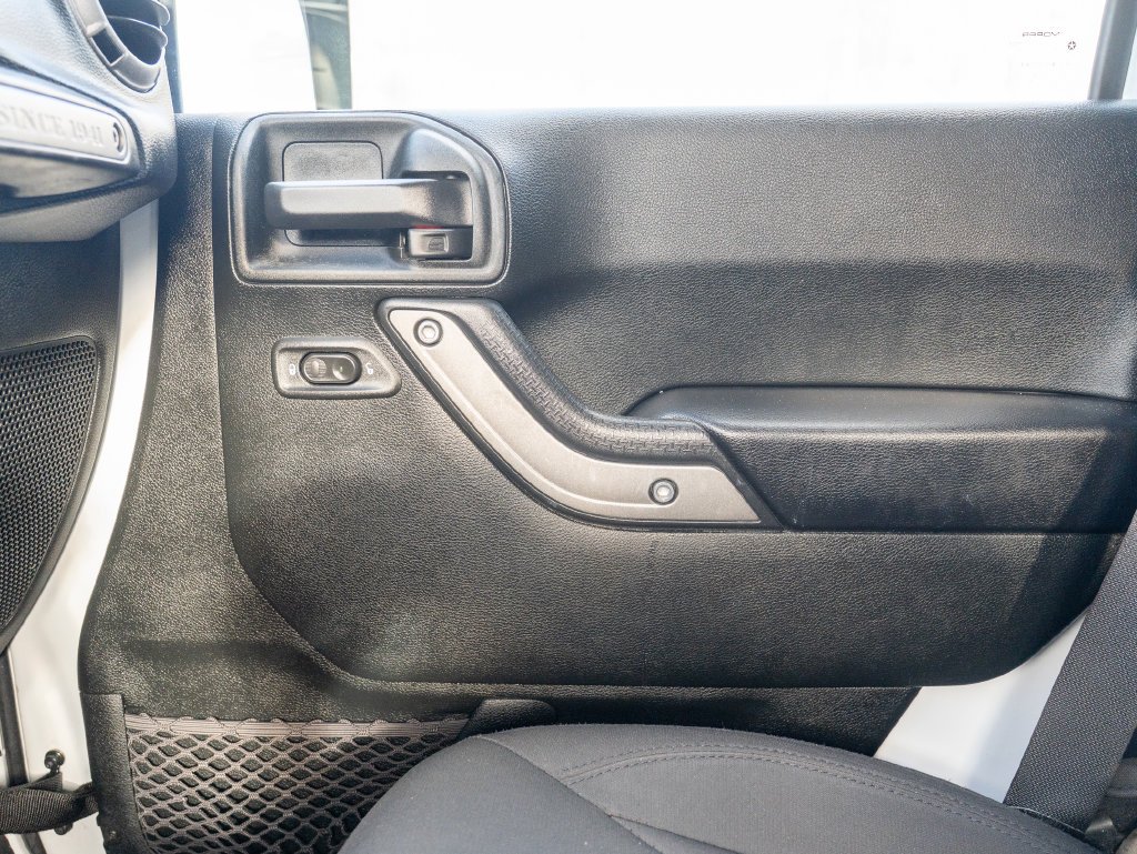Used 2017 White Jeep Unlimited Sport image 33