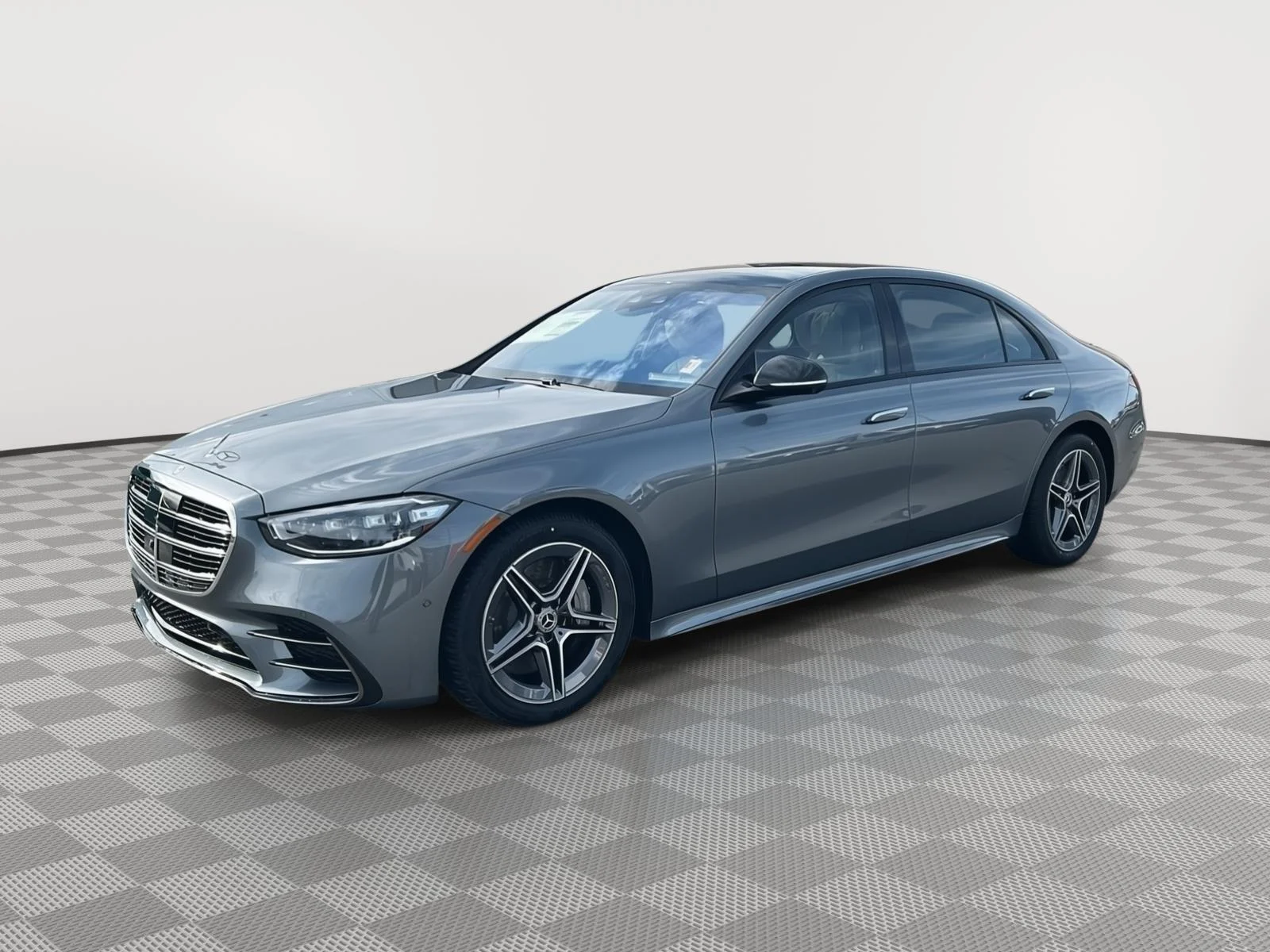 New 2026 Selenite Grey Metallic Mercedes-Benz S 580 image 7