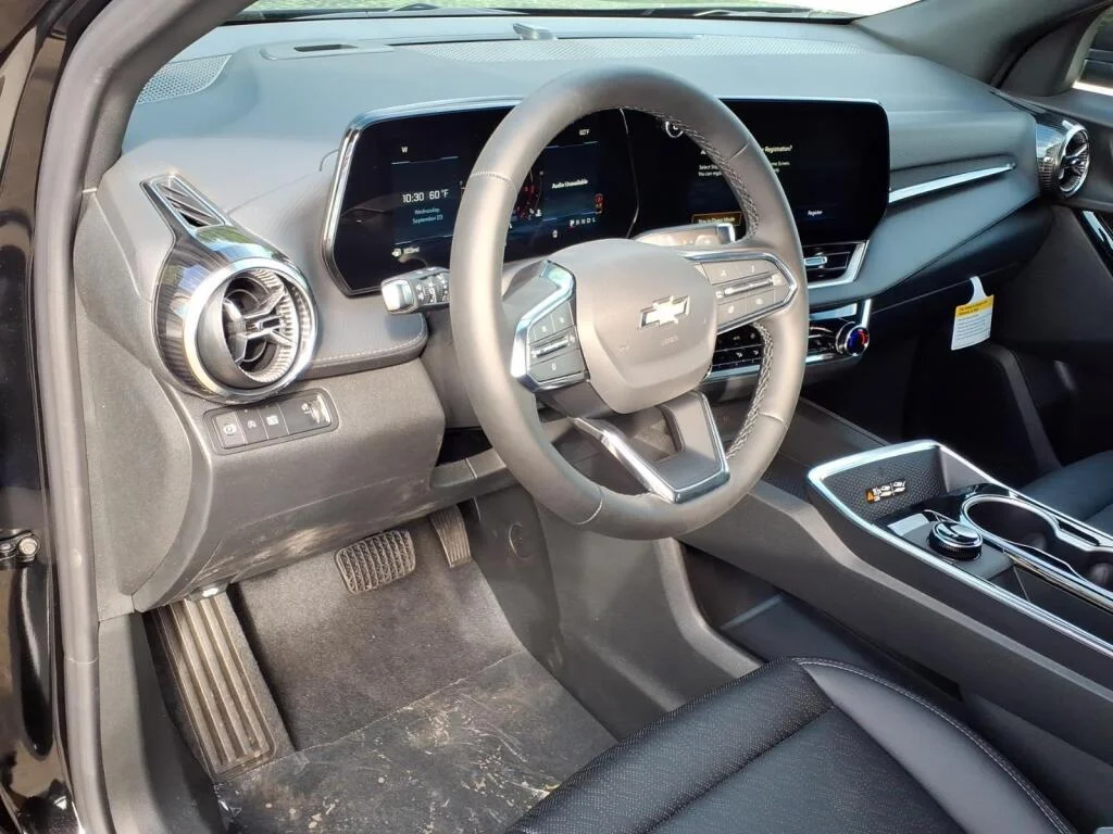 2027 Chevrolet Equinox LT - Photo 8