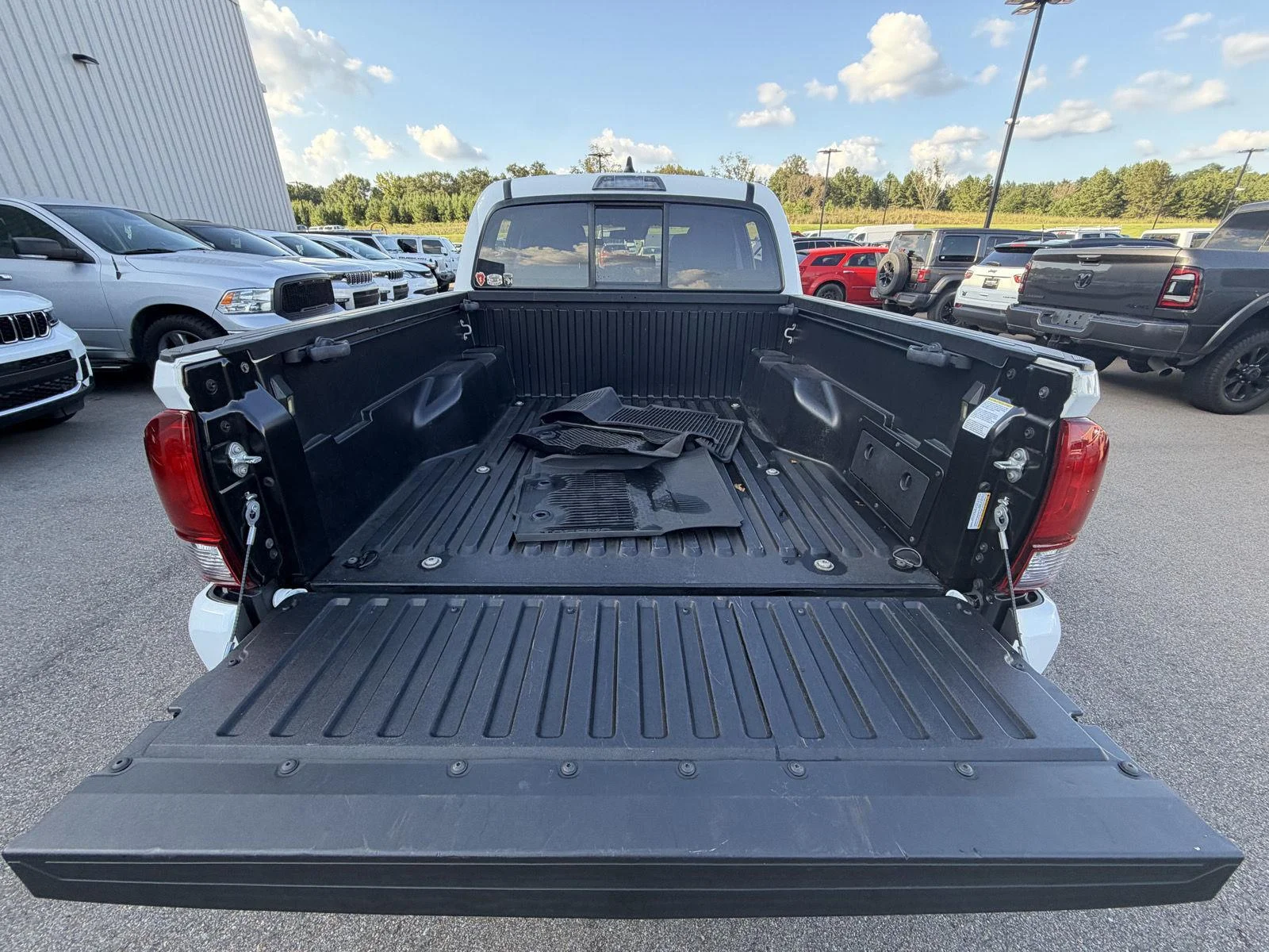 Used 2022 White Toyota SR image 19