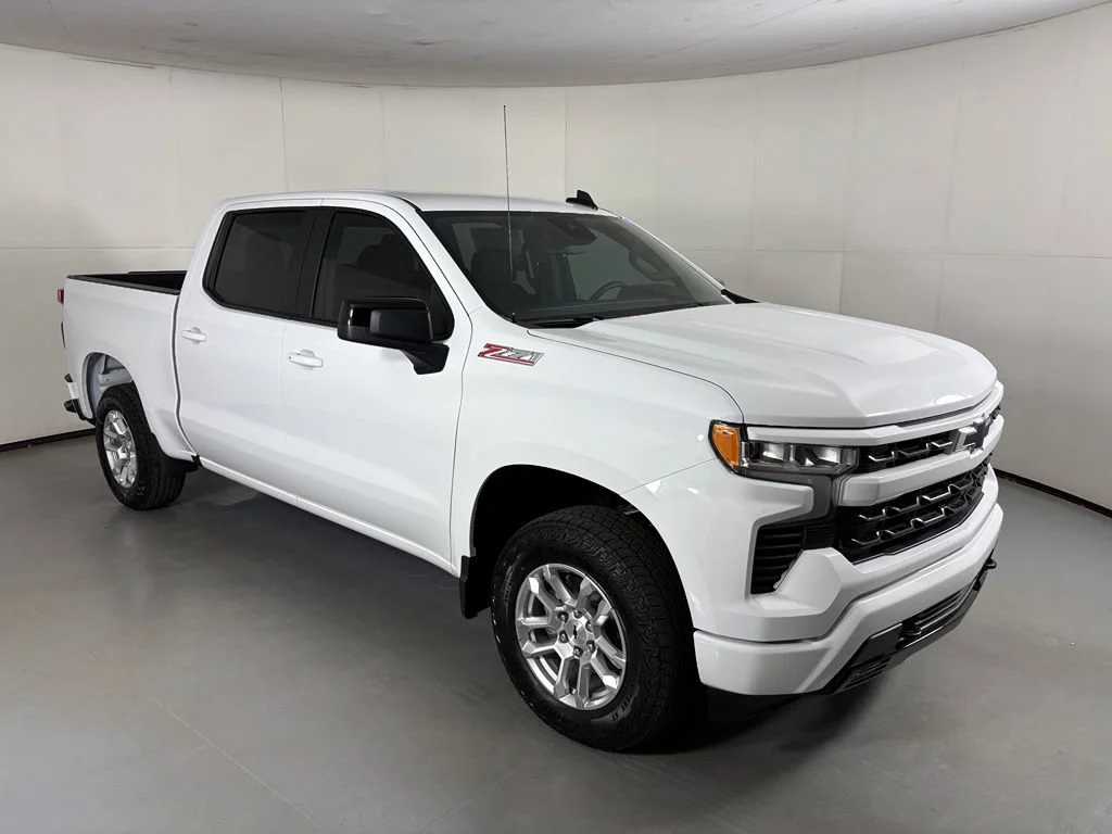 New 2026 Summit White Chevrolet RST image 2