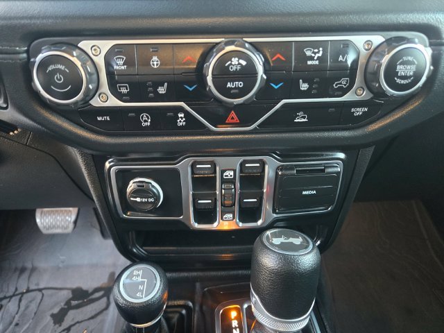 Used 2024 White Jeep Sahara image 14