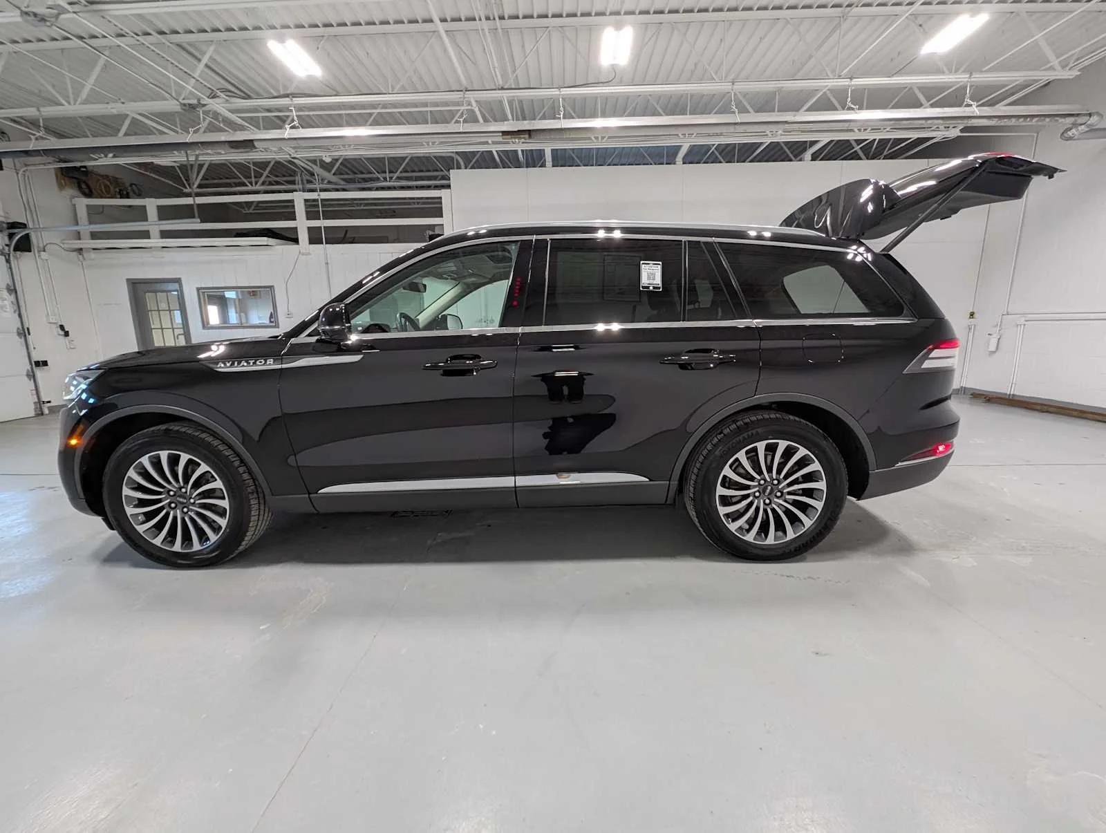 Certified Used 2024 Infinite Black Lincoln Reserve image 12