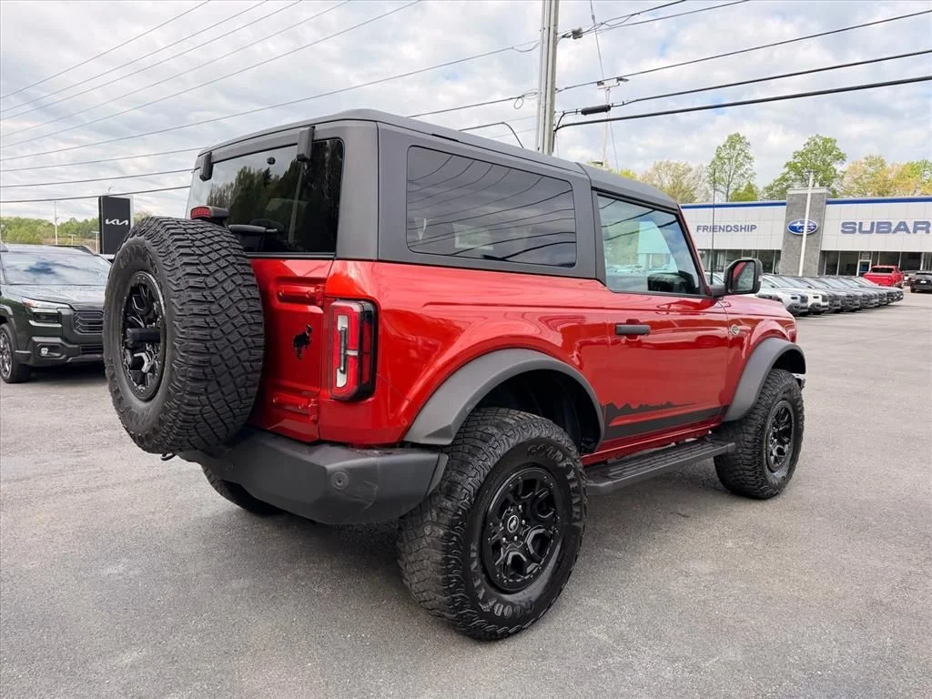Used 2022 Red Ford Wildtrak image 14