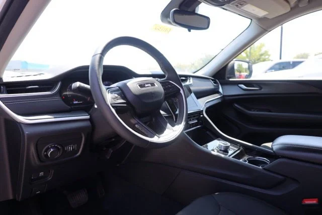 Used 2023 White Jeep Laredo image 20