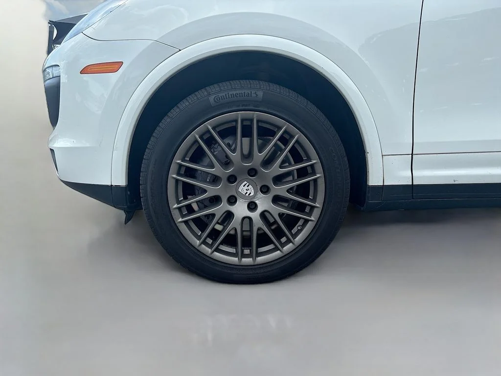 Used 2017 White Porsche Base image 12