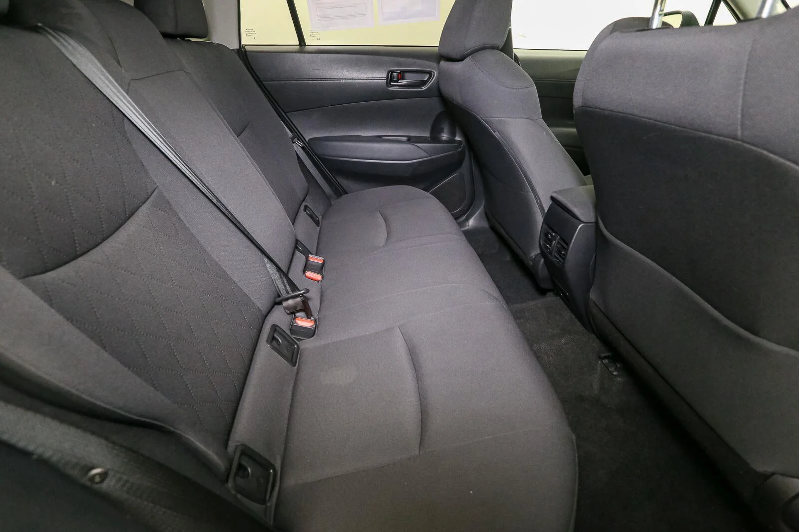 Used 2022 Wind Chill Pearl Toyota LE image 23