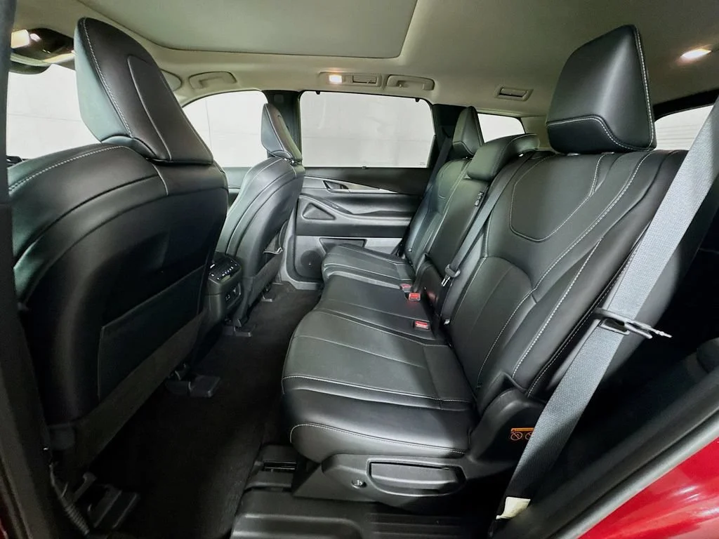 Certified Used 2023 Red INFINITI LUXE image 31