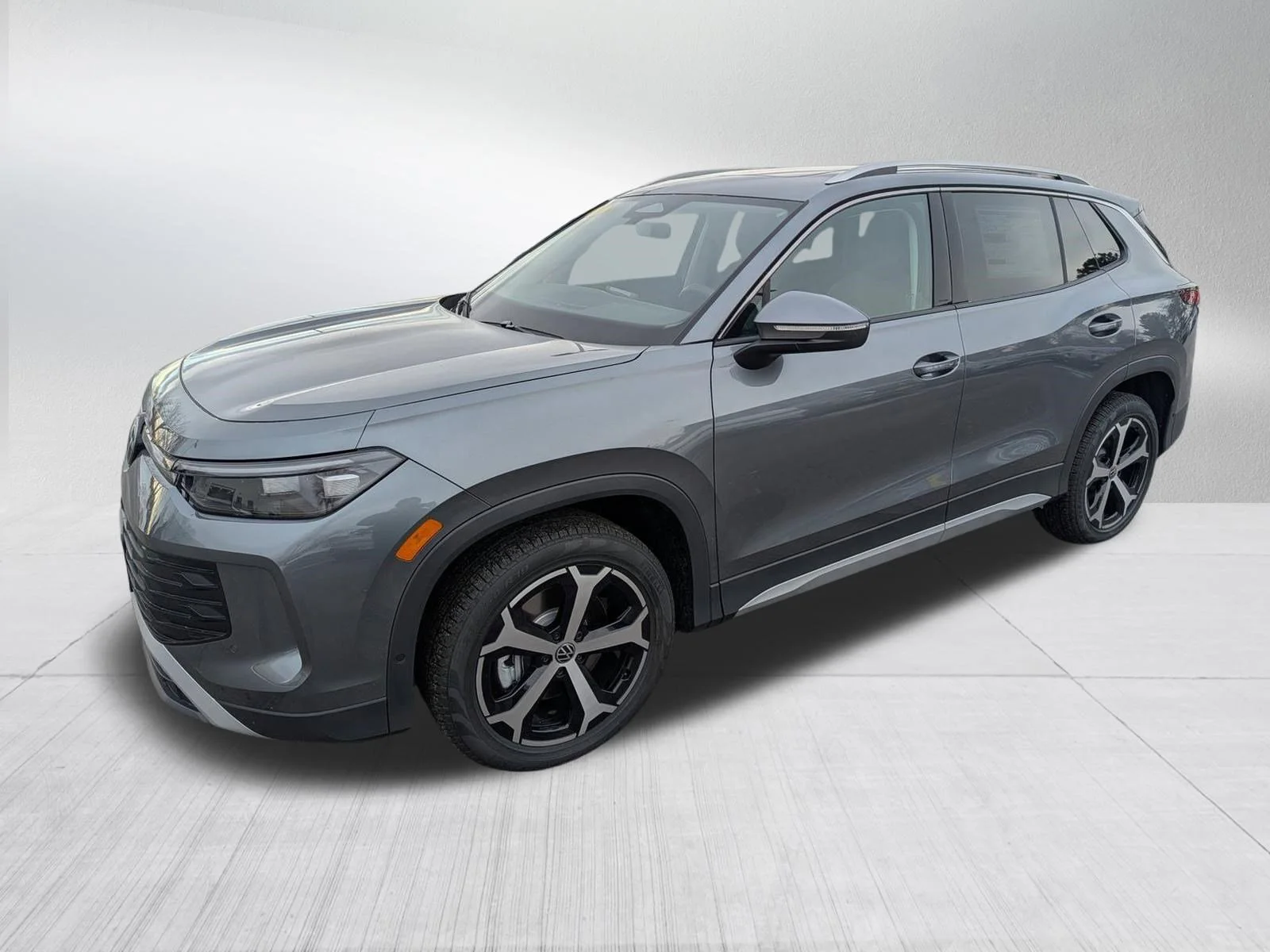 New 2026 Platinum Gray Metallic Volkswagen SE image 4