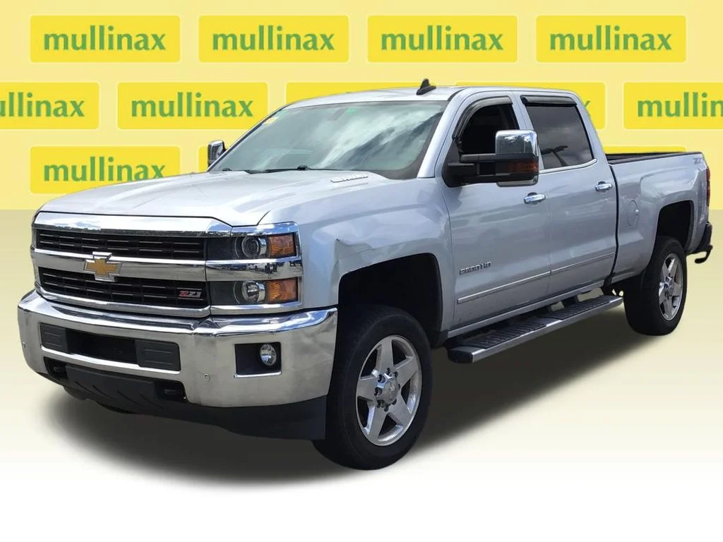 Used 2015 Silver Chevrolet LTZ image 22