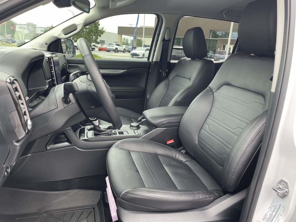 Used 2025 Oxford White Ford LARIAT image 8