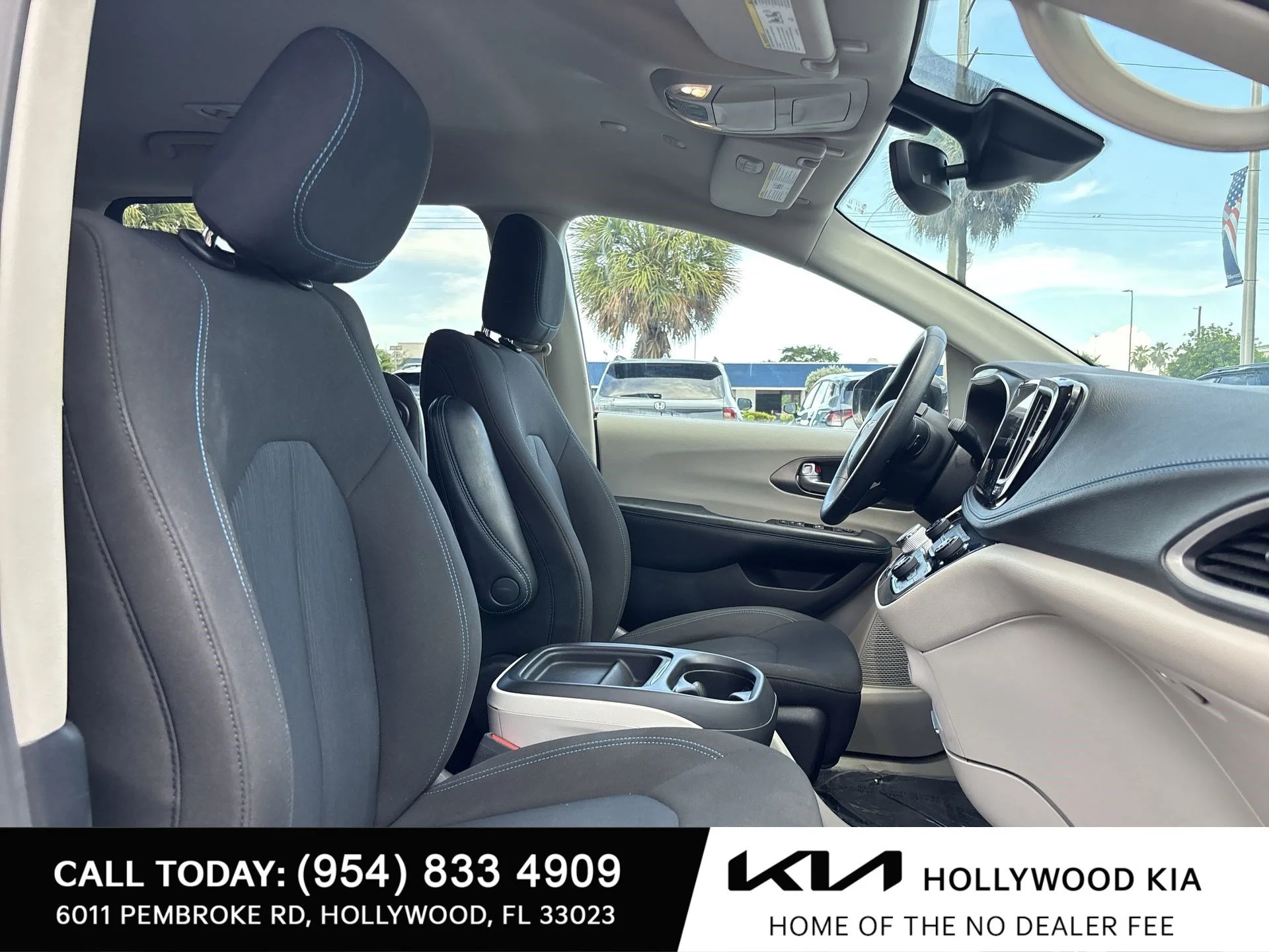 Used 2021 Brilliant Black Crystal Pearlcoat Chrysler Touring image 24