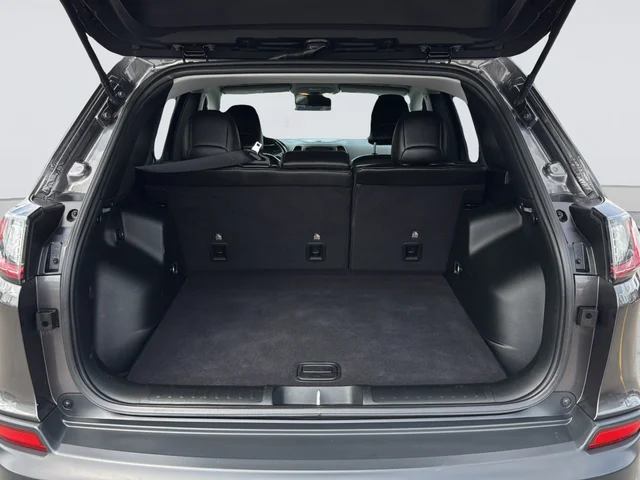 Used 2019 Gray Jeep Latitude Plus image 11