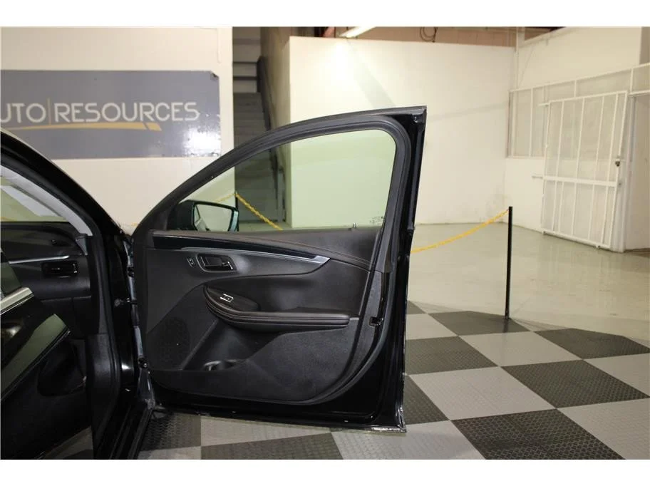 Used 2019 Mosaic Black Metallic Chevrolet LT image 24