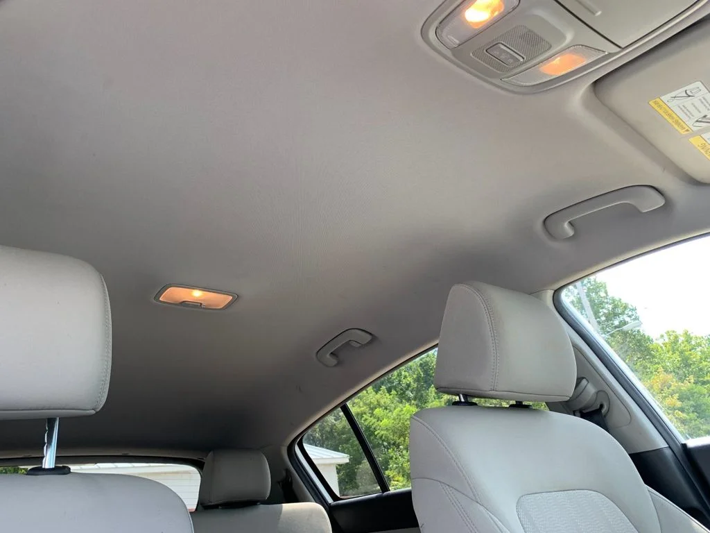 Used 2022 White Kia LX image 18