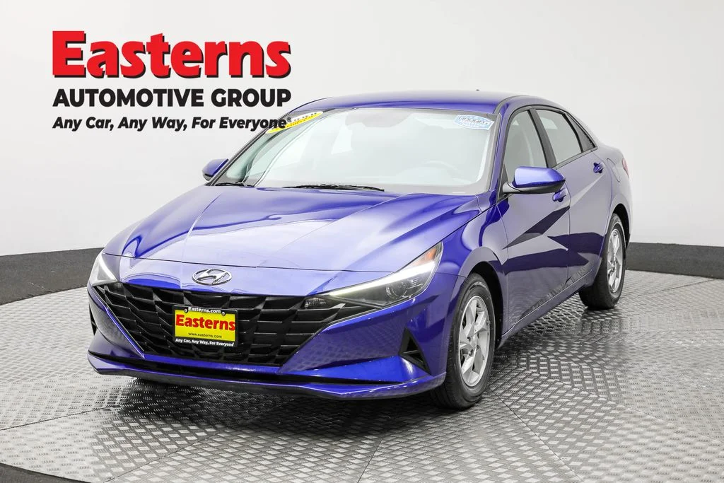 Used 2023 Blue Hyundai SE image 1