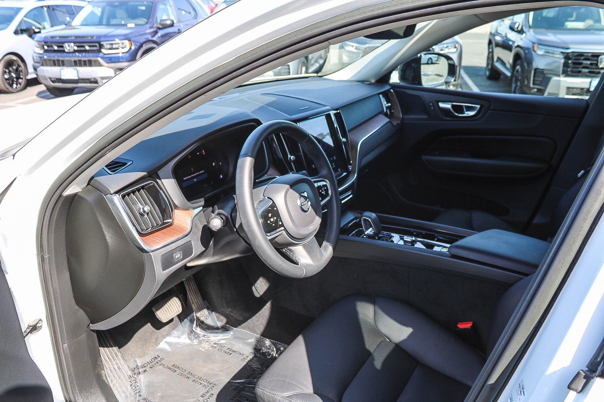 2023 Volvo XC60 Plus - Photo 18