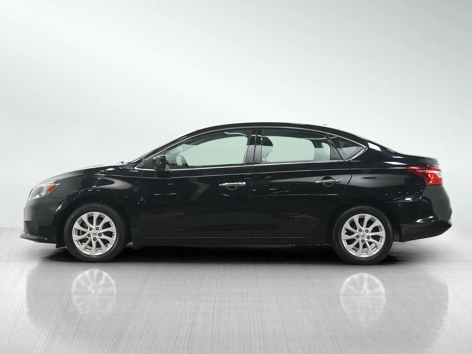 Used 2019 Nissan Sentra SV with VIN 3N1AB7AP4KY405728 for sale in Burnsville, Minnesota