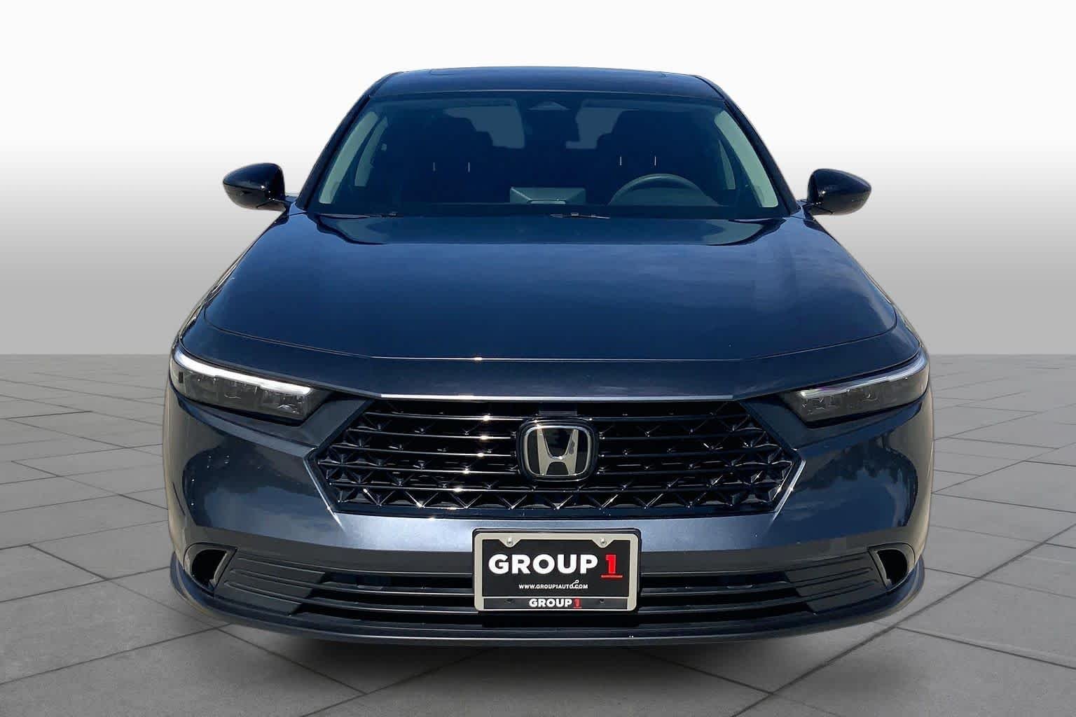 Used 2025 Meteorite Gray Metallic Honda SE image 4