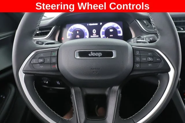 Used 2025 Gray Jeep Altitude image 21