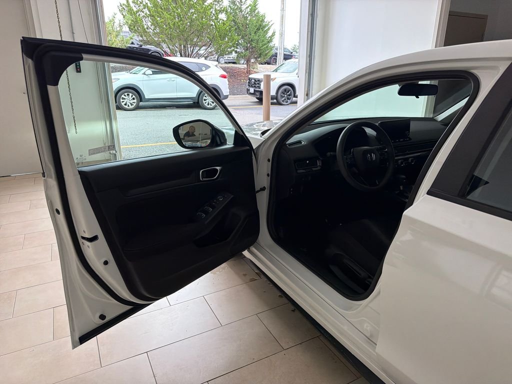 Used 2024  Honda LX image 9