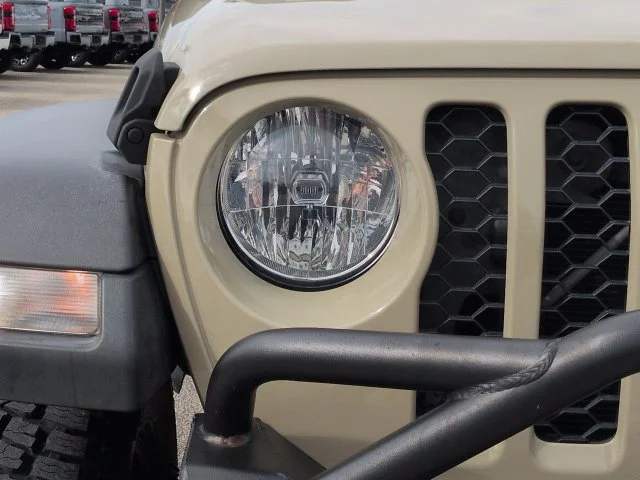 Used 2020 Gobi Clearcoat Jeep Sport image 10