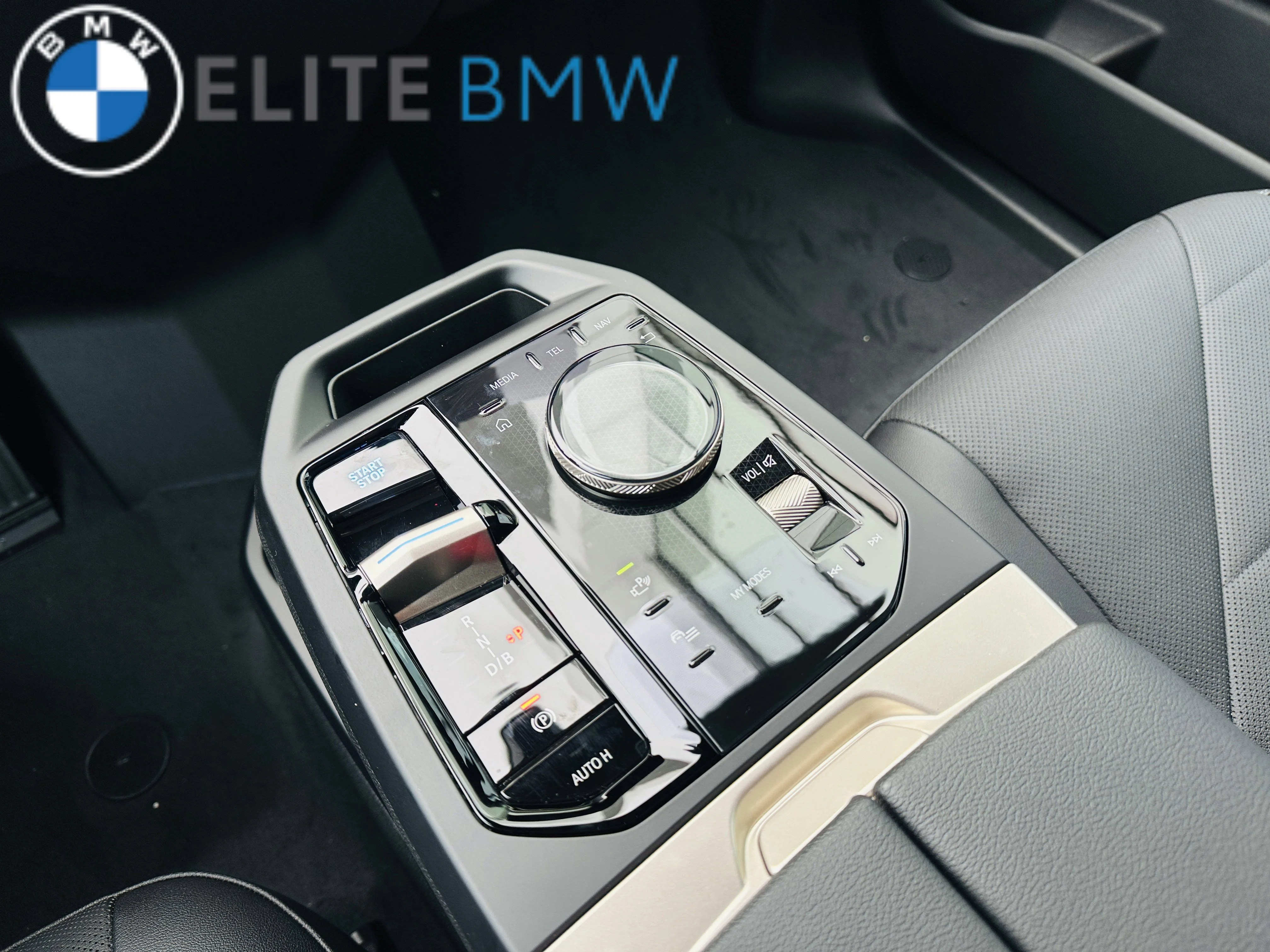 Used 2026 BLACK SAPPHIRE METALLIC BMW XDRIVE60 image 20