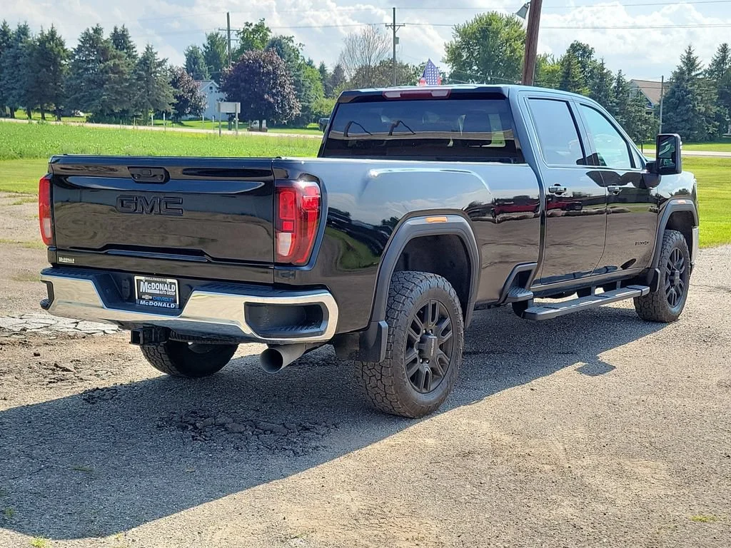 Used 2023 Onyx Black GMC SLE image 3