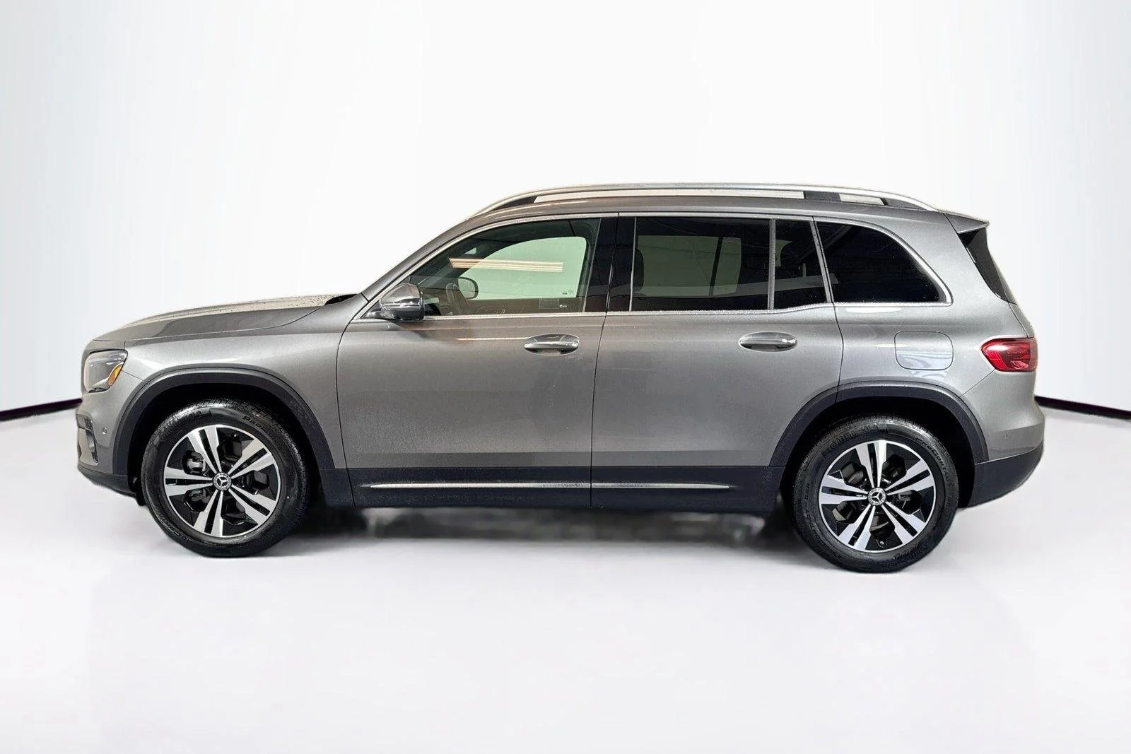 Used 2026 Mountain Grey Metallic Mercedes-Benz GLB 250 image 8