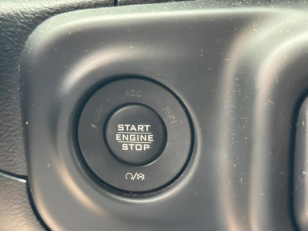 Used 2018 Sting-Gray Clearcoat Jeep Sport S image 18