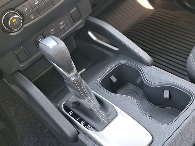 New 2026 Glacier White Nissan Crew Cab SV image 23
