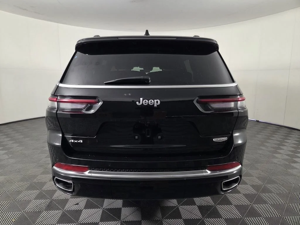 Used 2025 Diamond Black Crystal Pearlcoat Jeep Summit Reserve image 8