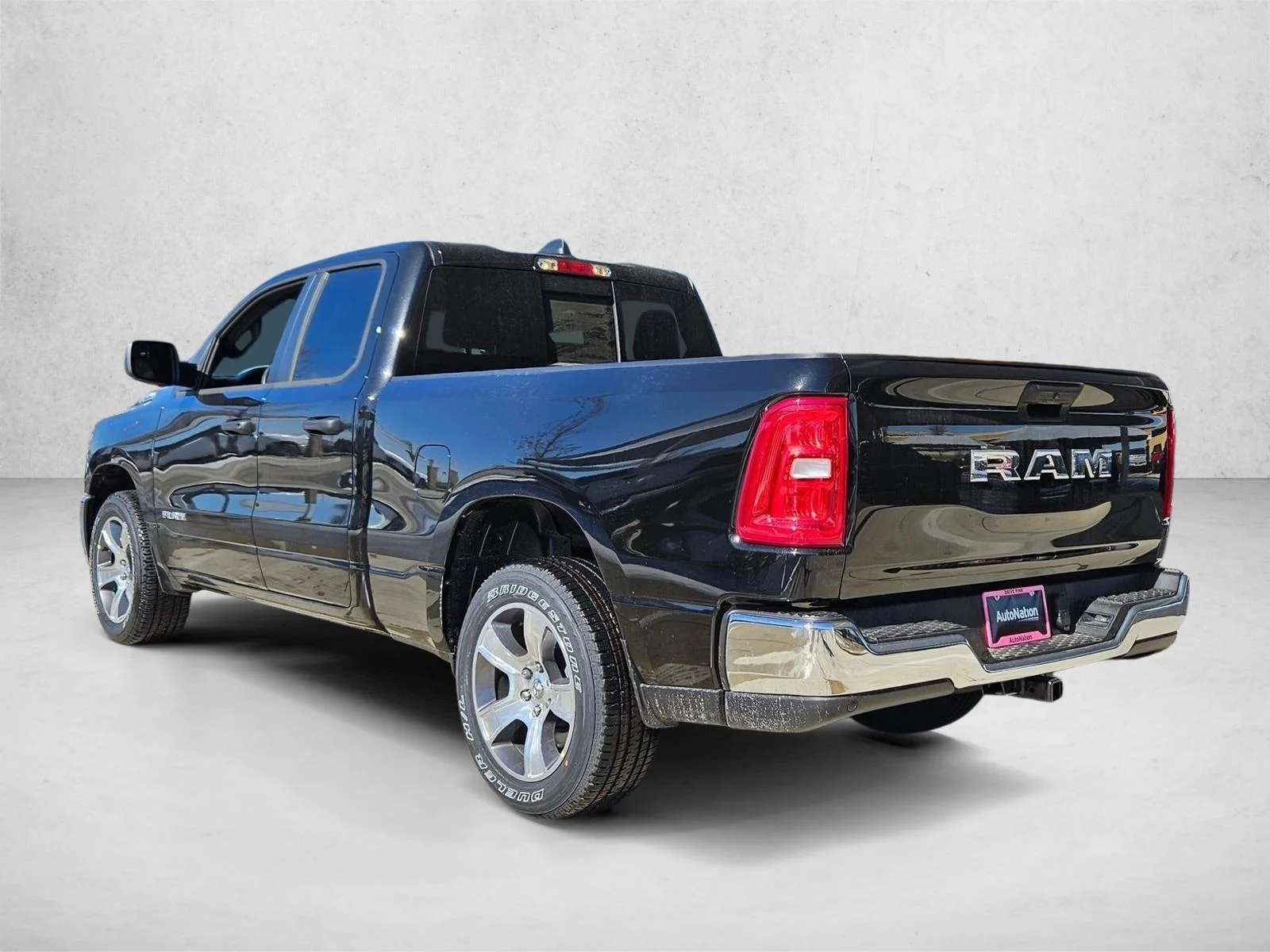 New 2026 Diamond Black Crystal Pearl-Coat Exterior Paint RAM Tradesman image 9