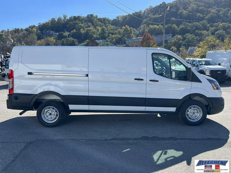 New 2027 Oxford White Ford T250 image 5