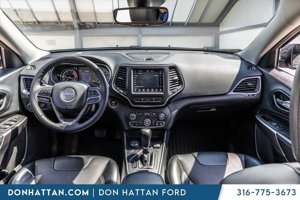 Certified Used 2022 Gray Jeep Latitude Lux image 6