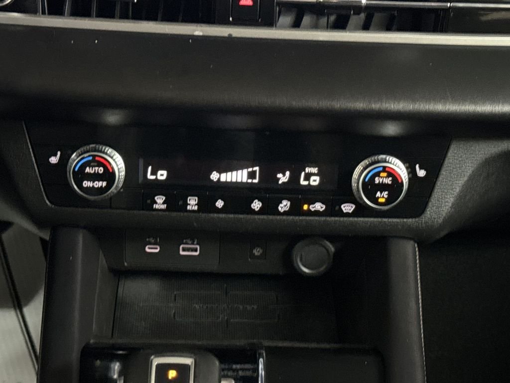Used 2024 Cosmic Blue Metallic Mitsubishi SE image 27