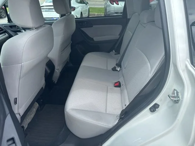 Used 2014 White Subaru 2.5i Premium image 11