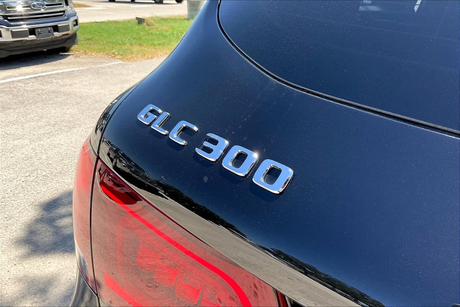 Certified Used 2022 Obsidian Black Metallic Mercedes-Benz GLC 300 image 10