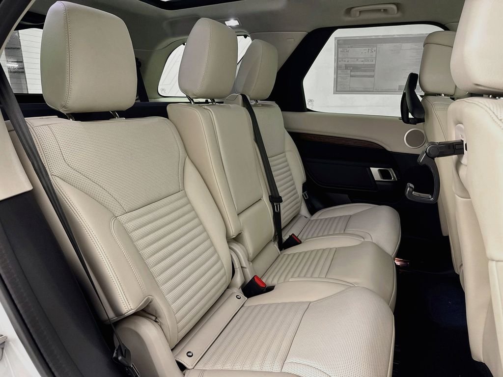 New 2026 Fuji White Land Rover Dynamic SE image 29