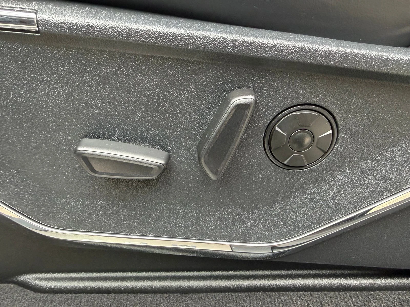 Used 2025 Black Ford Platinum image 19