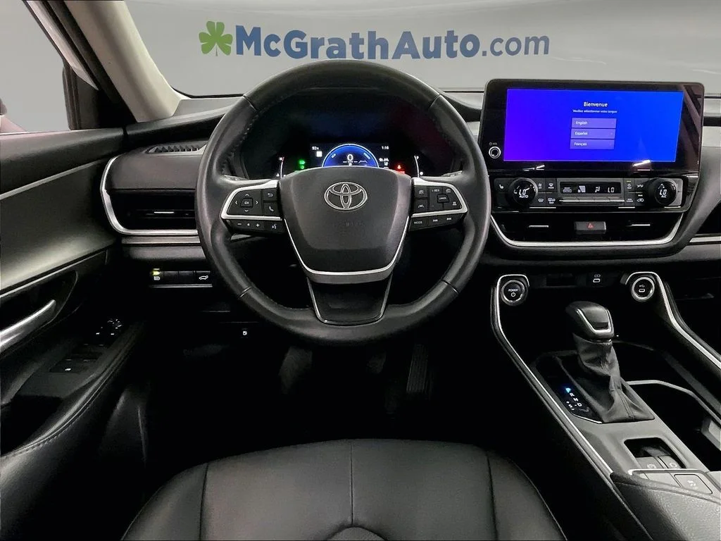 Used 2025 Beige Toyota XLE image 7