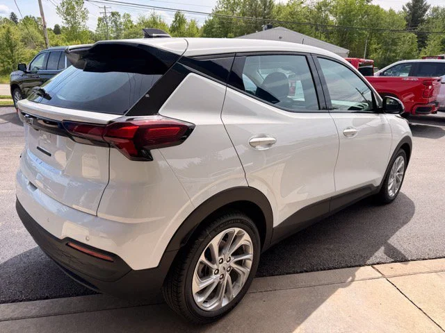 2027 Chevrolet Bolt LT - Photo 6