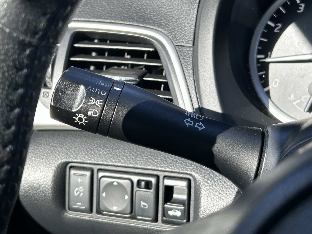 Used 2019 Gray Nissan SV image 31