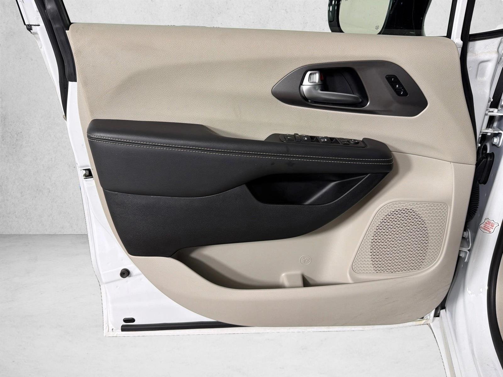 Used 2024 Bright White Clearcoat Chrysler Touring L image 10