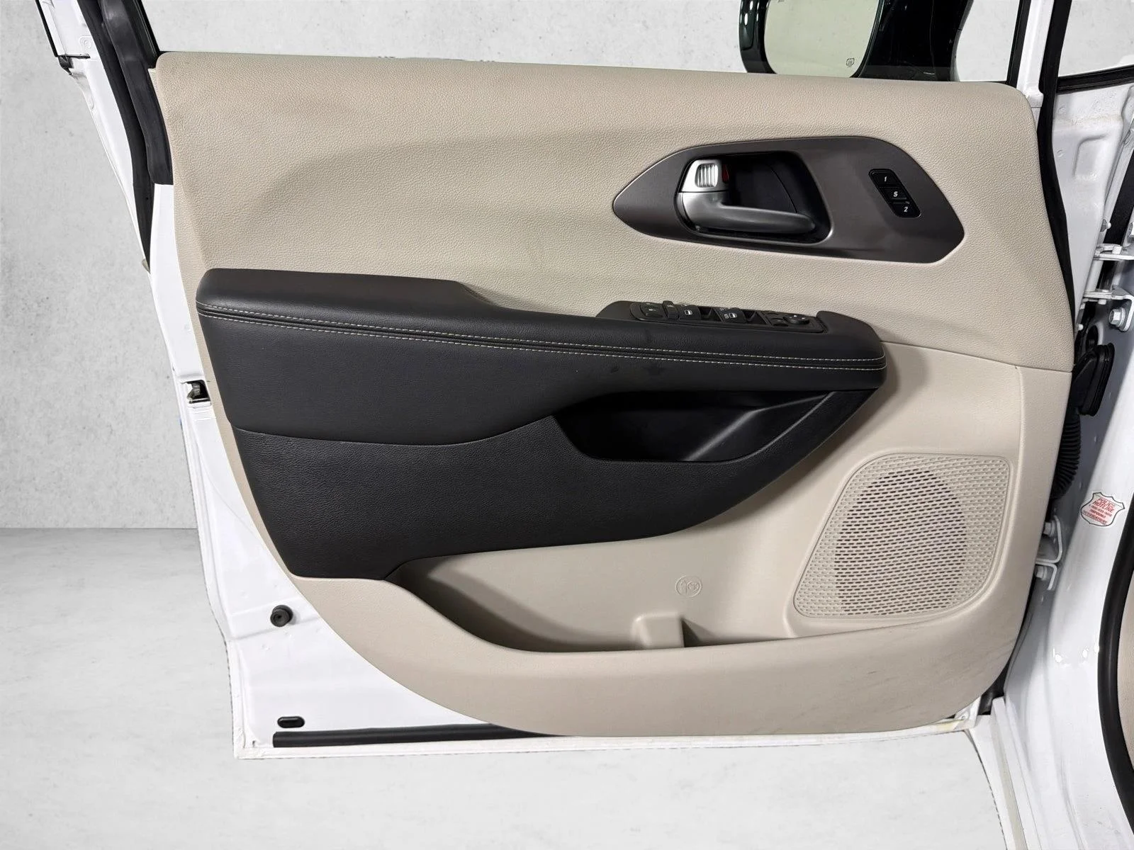Used 2024 White Chrysler Touring L image 10