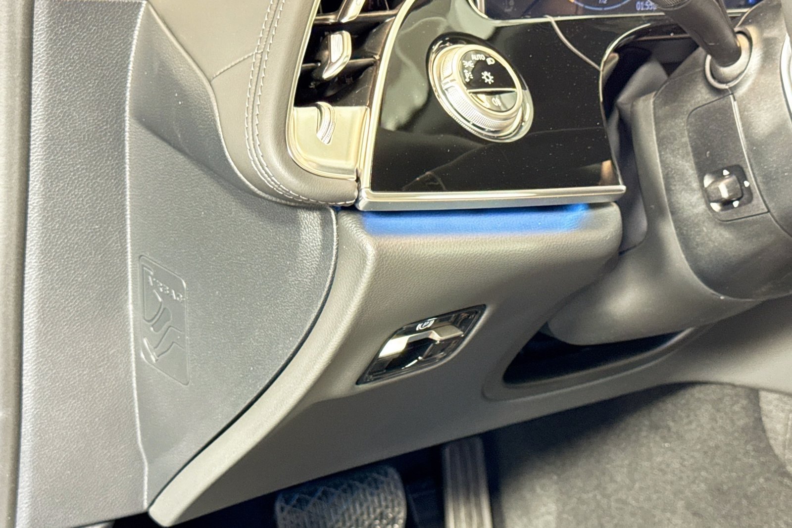New 2026 Nautical Blue Metallic Mercedes-Benz E 350 image 10