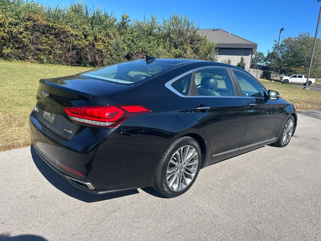 Used 2015 Black Hyundai 3.8 image 7